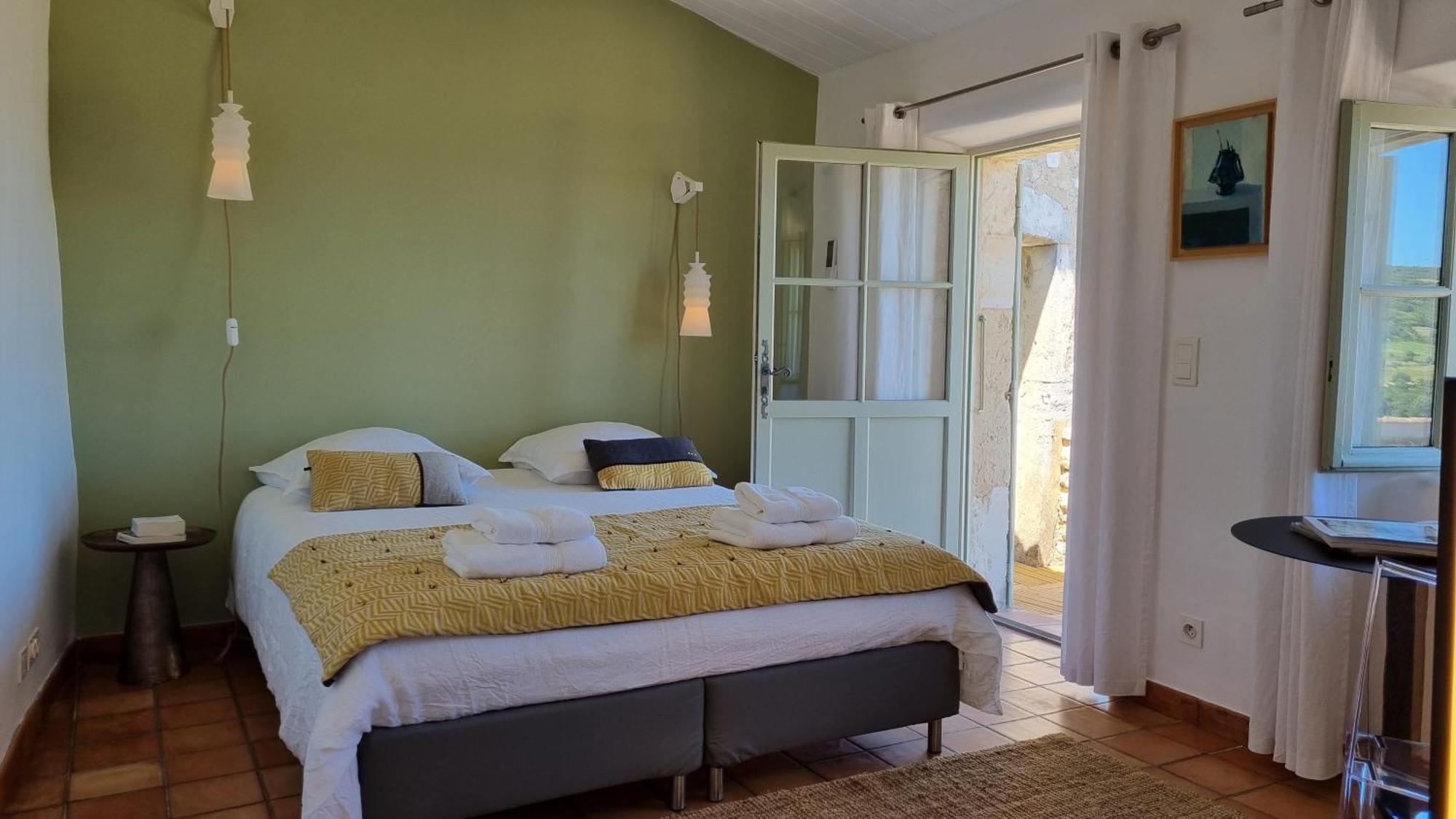 Les Toits De Valaurie Bed & Breakfast Exterior photo